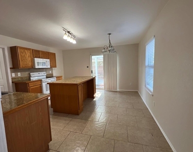 2909 Windhaven Drive - Photo Thumbnail 7