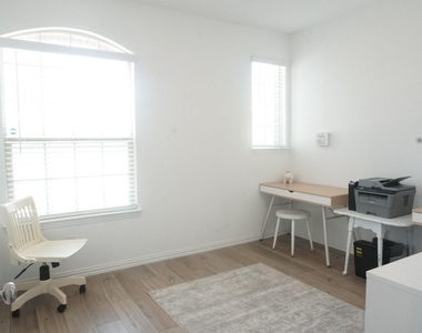 8201 Green Heron Drive - Photo Thumbnail 5