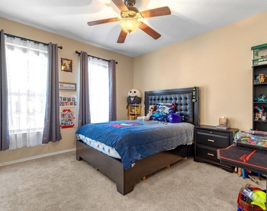 1526 Cliff Creek Drive - Photo Thumbnail 9