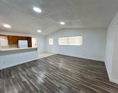 417 Sw 25th Terrace - Photo Thumbnail 4