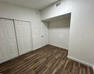 417 Sw 25th Terrace - Photo Thumbnail 11
