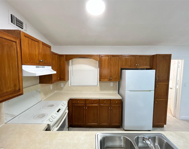 417 Sw 25th Terrace - Photo Thumbnail 6
