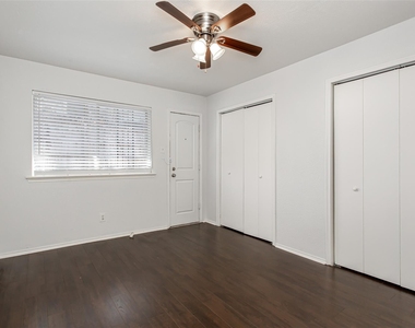 5722 Gaston Avenue - Photo Thumbnail 11