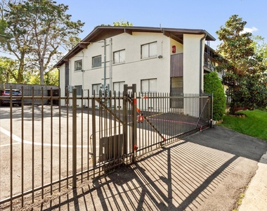5722 Gaston Avenue - Photo Thumbnail 17