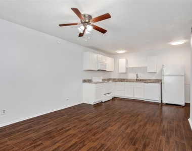 5722 Gaston Avenue - Photo Thumbnail 2