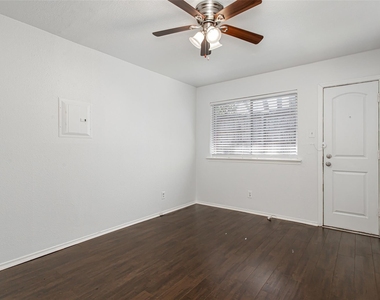5722 Gaston Avenue - Photo Thumbnail 10