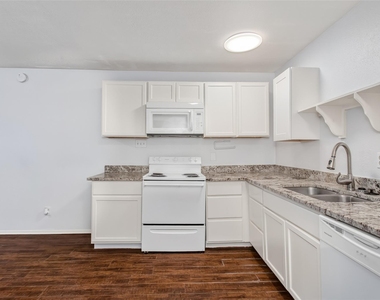 5722 Gaston Avenue - Photo Thumbnail 7