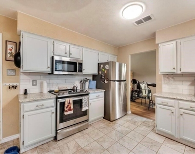 1022 Melissa Lane - Photo Thumbnail 6