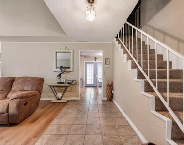 1022 Melissa Lane - Photo Thumbnail 15