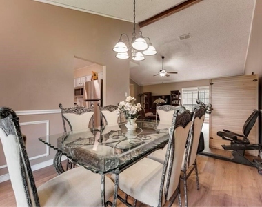 1022 Melissa Lane - Photo Thumbnail 4