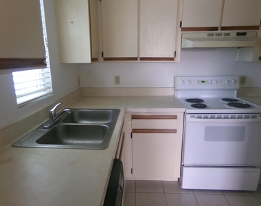 1600 Se Green Acres Circle - Photo Thumbnail 4