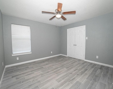 8016 Tree Leaf Lane - Photo Thumbnail 9