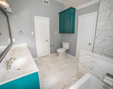 8016 Tree Leaf Lane - Photo Thumbnail 15