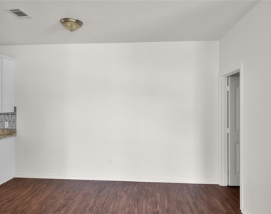 1102 Parkway Trail - Photo Thumbnail 8