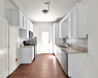 1102 Parkway Trail - Photo Thumbnail 5