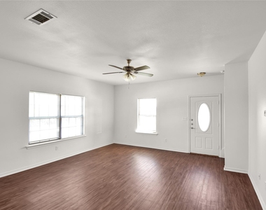 1102 Parkway Trail - Photo Thumbnail 3