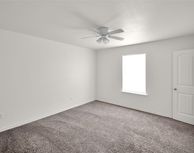 1102 Parkway Trail - Photo Thumbnail 16
