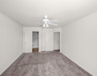 1102 Parkway Trail - Photo Thumbnail 11