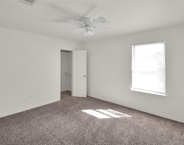 1102 Parkway Trail - Photo Thumbnail 14