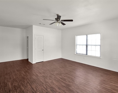 1102 Parkway Trail - Photo Thumbnail 2