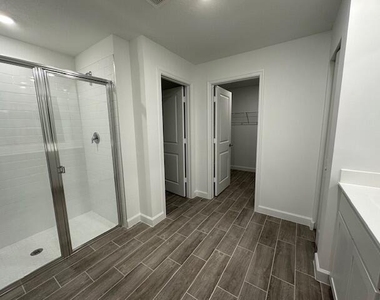 6314 Nw Windwood Way - Photo Thumbnail 5