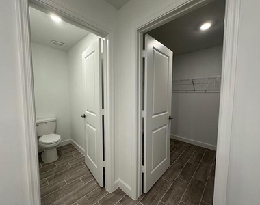 6314 Nw Windwood Way - Photo Thumbnail 6