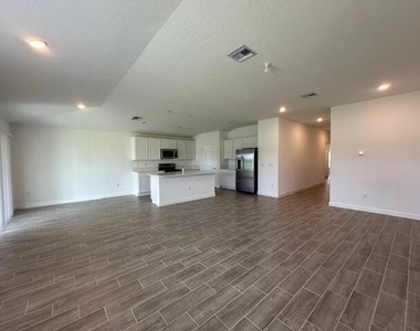 6314 Nw Windwood Way - Photo Thumbnail 2