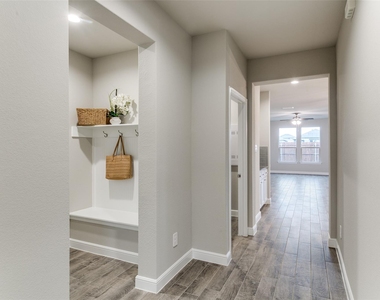 1117 Southwark Drive - Photo Thumbnail 9