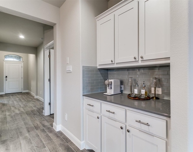 1117 Southwark Drive - Photo Thumbnail 3