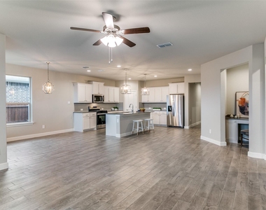 1117 Southwark Drive - Photo Thumbnail 4
