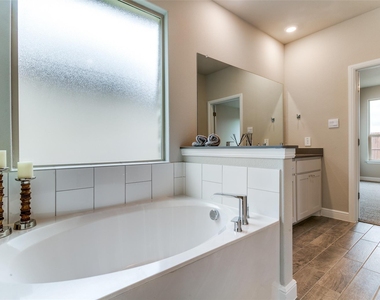 1117 Southwark Drive - Photo Thumbnail 15