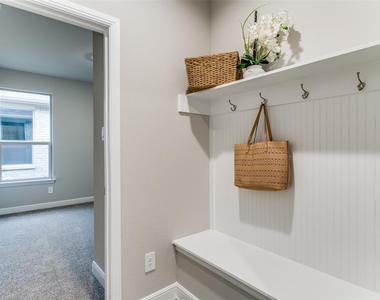 1117 Southwark Drive - Photo Thumbnail 10