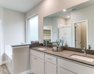1117 Southwark Drive - Photo Thumbnail 17