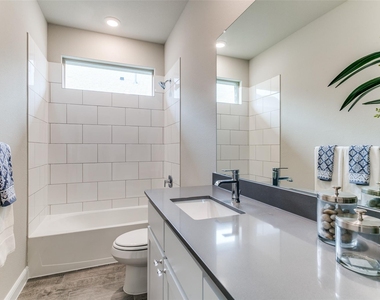 1117 Southwark Drive - Photo Thumbnail 23