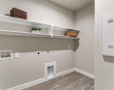 1117 Southwark Drive - Photo Thumbnail 11