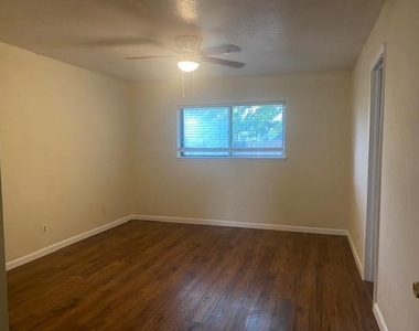2014 Victoria Road - Photo Thumbnail 14