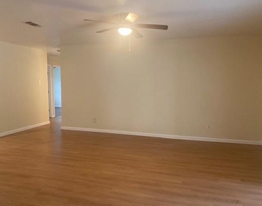 2014 Victoria Road - Photo Thumbnail 4