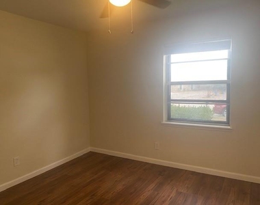 2014 Victoria Road - Photo Thumbnail 10