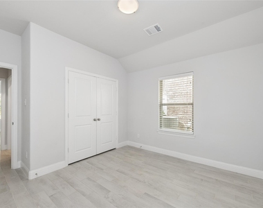 528 Cattle Chute Court - Photo Thumbnail 6