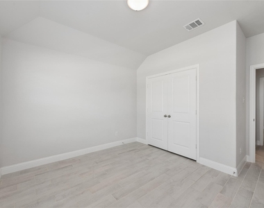 528 Cattle Chute Court - Photo Thumbnail 4