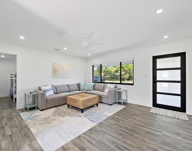 415 Pittsburgh Drive - Photo Thumbnail 12