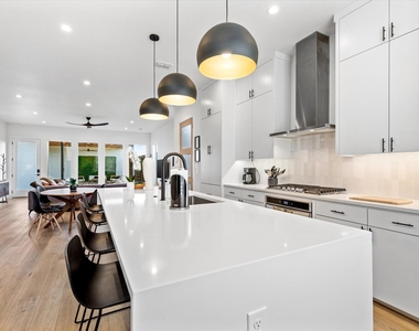401 Martinique Avenue - Photo Thumbnail 5