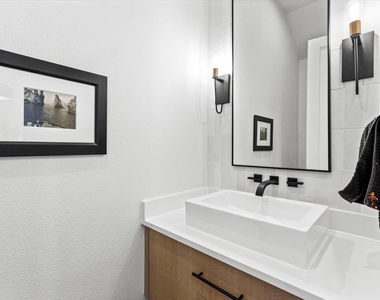 401 Martinique Avenue - Photo Thumbnail 7