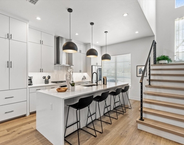 401 Martinique Avenue - Photo Thumbnail 4