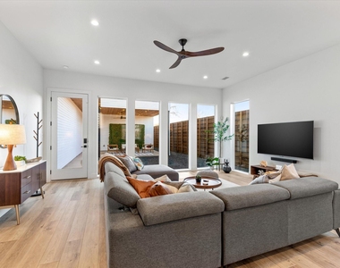 401 Martinique Avenue - Photo Thumbnail 2
