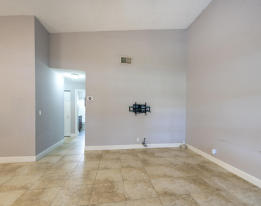 325 Nw 65th Terrace - Photo Thumbnail 8