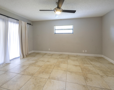 325 Nw 65th Terrace - Photo Thumbnail 13