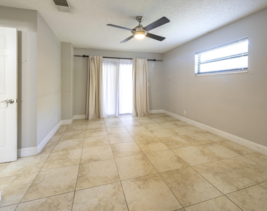 325 Nw 65th Terrace - Photo Thumbnail 15