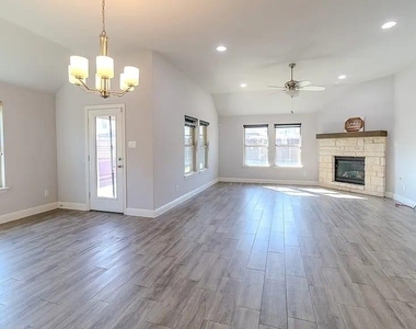 3215 Mattie Grey Lane - Photo Thumbnail 4