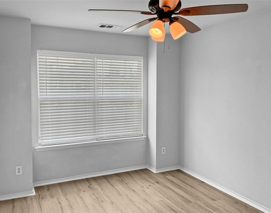 6521 Regina Drive - Photo Thumbnail 10